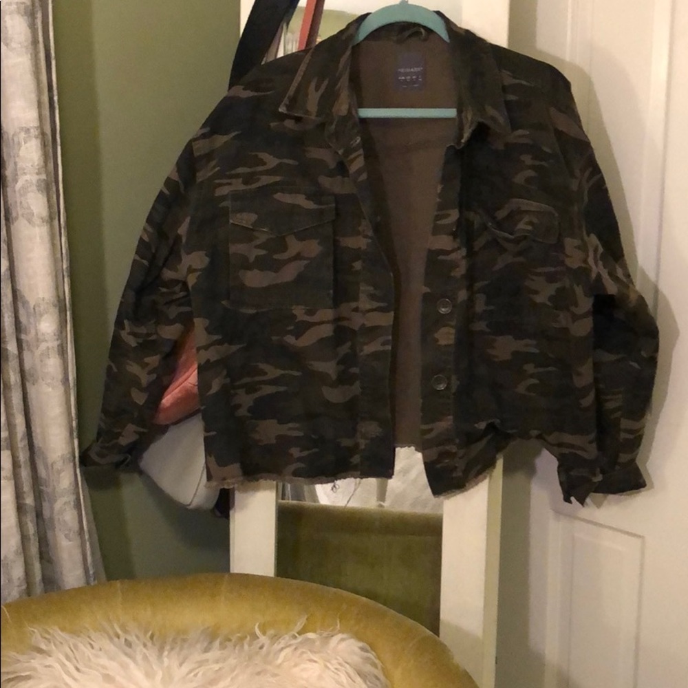 GREEN ARMY JACKET 🪐